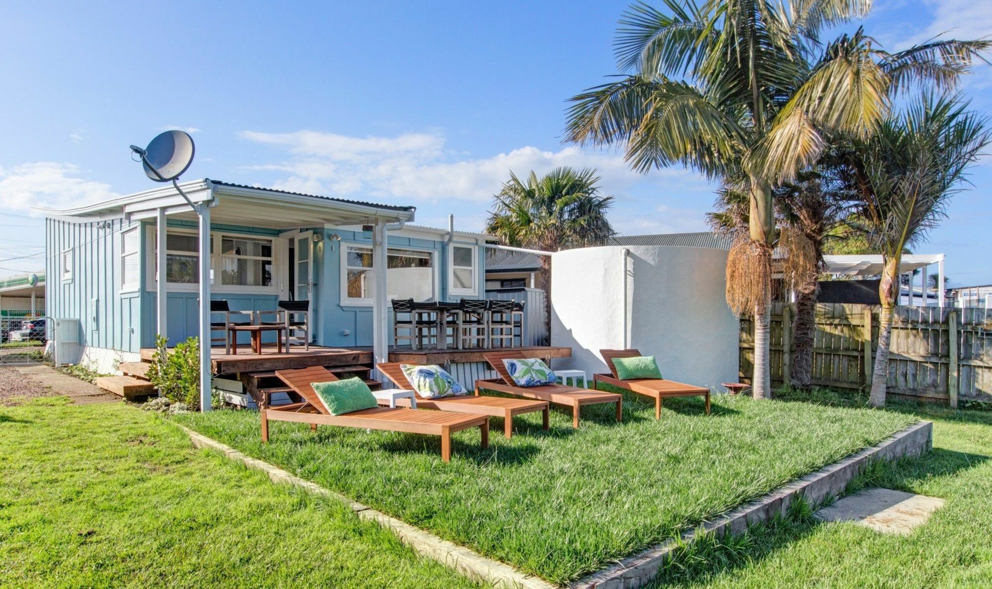 The Little Blue Bach In Oneroa Village By Waiheke Unlimited Kültér fotó