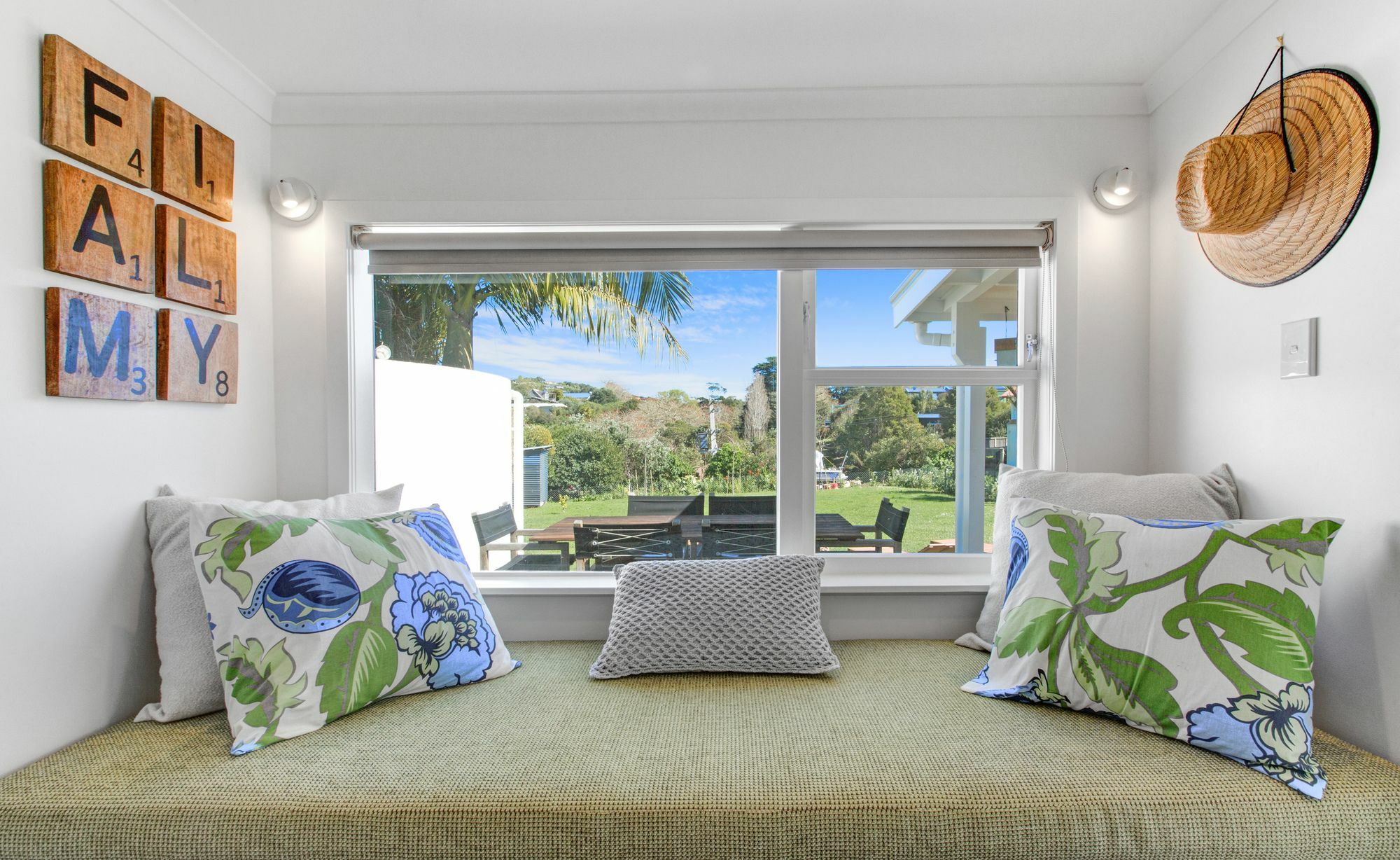 The Little Blue Bach In Oneroa Village By Waiheke Unlimited Kültér fotó