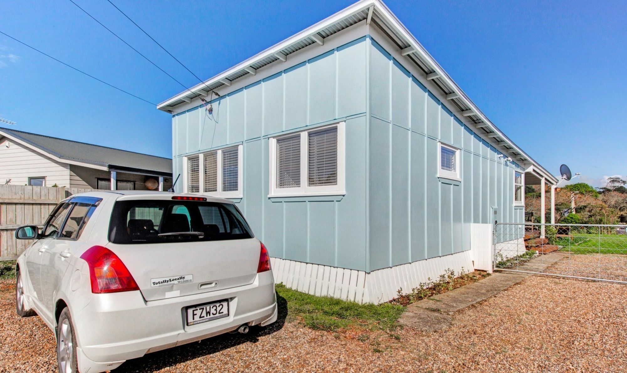 The Little Blue Bach In Oneroa Village By Waiheke Unlimited Kültér fotó